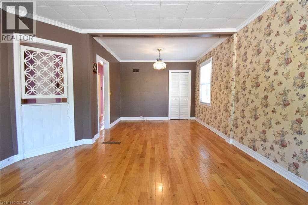 Single Family at 272 CARLTON Street, St. Catharines, Ontario - Photo 6 - RE/MAX Garden City Realty