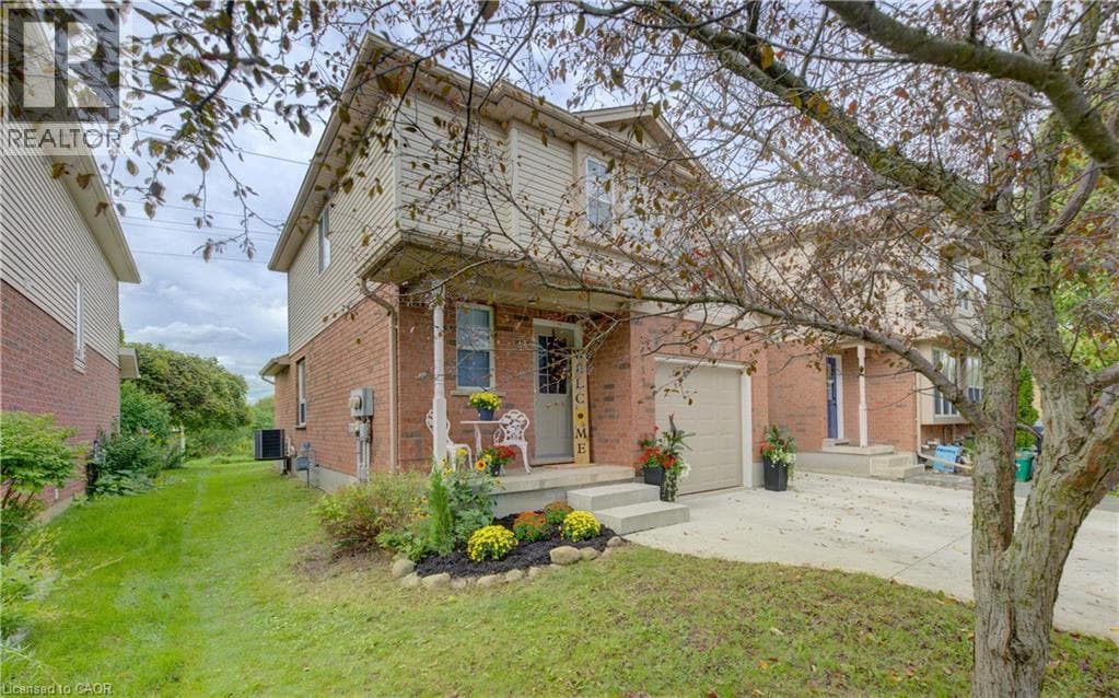 Single Family at 612 BRANDENBURG Boulevard, Waterloo, Ontario - Photo 4 - RE/MAX Garden City Realty