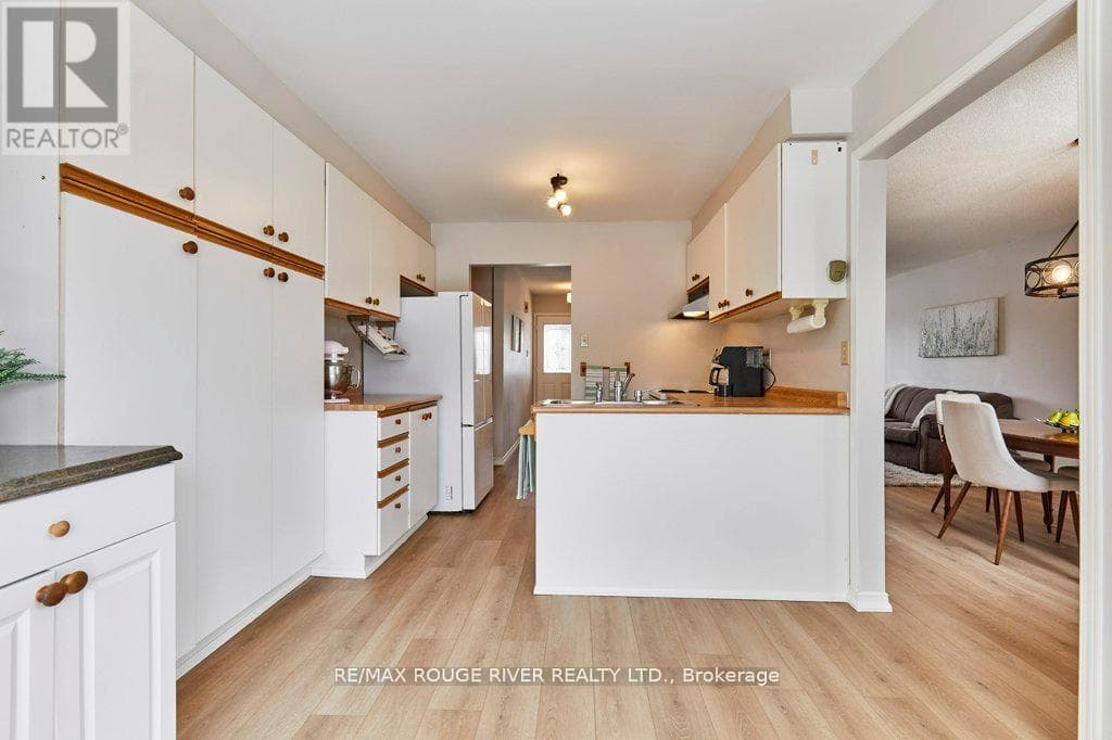 Single Family at 34 Cedar Court, Kawartha Lakes (Lindsay), Ontario - Photo 10 - RE/MAX Garden City Realty