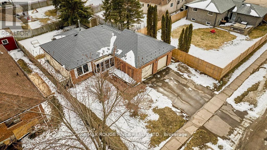 Single Family at 34 Cedar Court, Kawartha Lakes (Lindsay), Ontario - Photo 2 - RE/MAX Garden City Realty