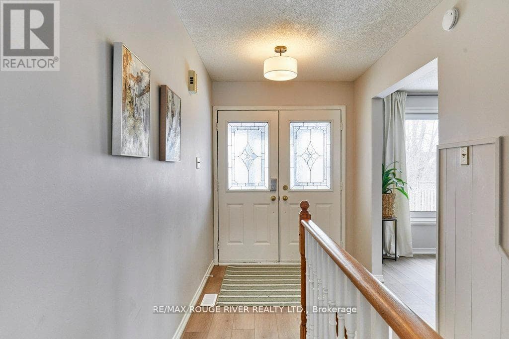 Single Family at 34 Cedar Court, Kawartha Lakes (Lindsay), Ontario - Photo 4 - RE/MAX Garden City Realty