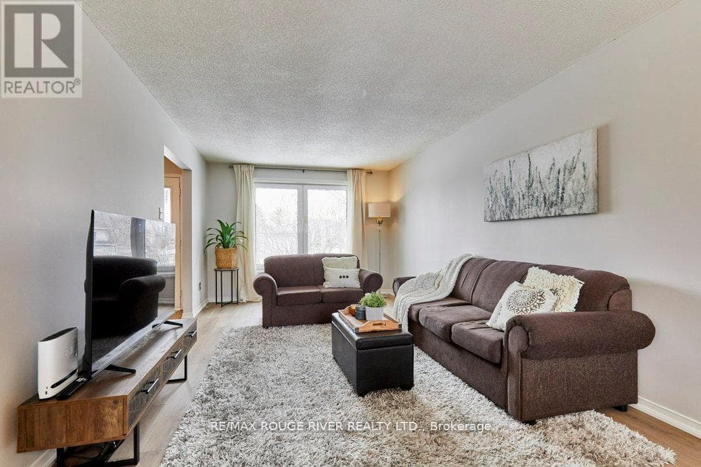 Single Family at 34 Cedar Court, Kawartha Lakes (Lindsay), Ontario - Photo 5 - RE/MAX Garden City Realty