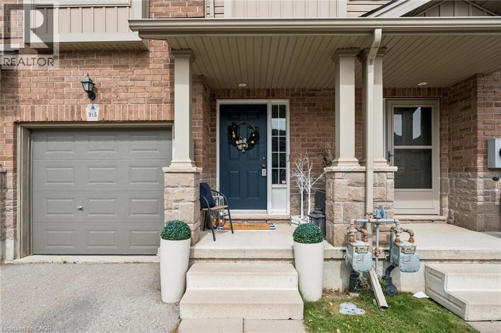Single Family at 915 ZELLER Crescent, Kitchener, Ontario - Photo 4 - RE/MAX Garden City Realty