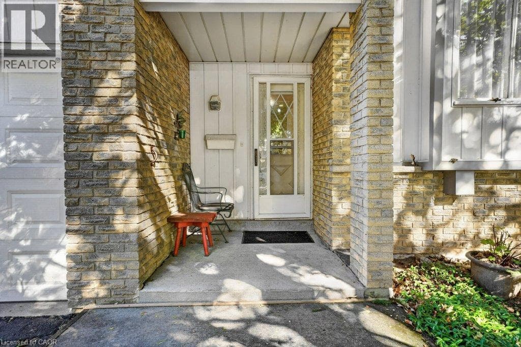 Single Family at 34 GLEN PARK Crescent, Kitchener, Ontario - Photo 4 - RE/MAX Garden City Realty