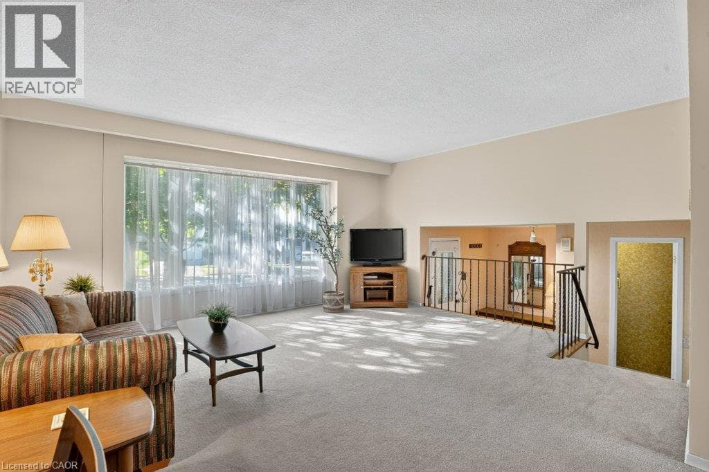 Single Family at 34 GLEN PARK Crescent, Kitchener, Ontario - Photo 7 - RE/MAX Garden City Realty