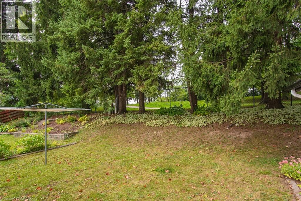 Single Family at 218 PINEDALE Drive, Kitchener, Ontario - Photo 8 - RE/MAX Garden City Realty