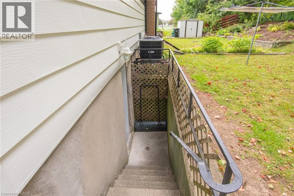Single Family at 218 PINEDALE Drive, Kitchener, Ontario - Photo 7 - RE/MAX Garden City Realty