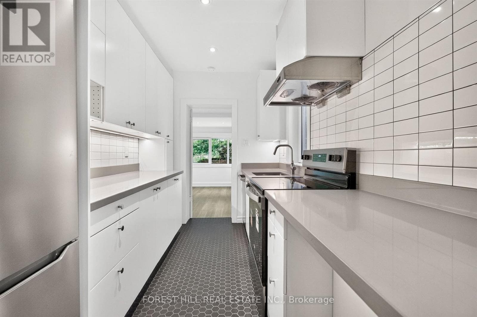 Multi-family at D- 30 Pinewood Avenue, Toronto (Humewood-Cedarvale), Ontario - Photo 8 - RE/MAX Garden City Realty