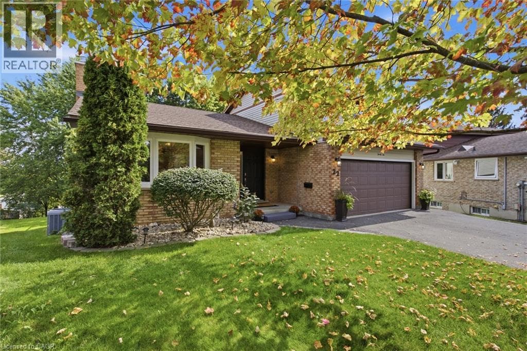 Single Family at 22 RIPLEY Crescent, Kitchener, Ontario - Photo 4 - RE/MAX Garden City Realty