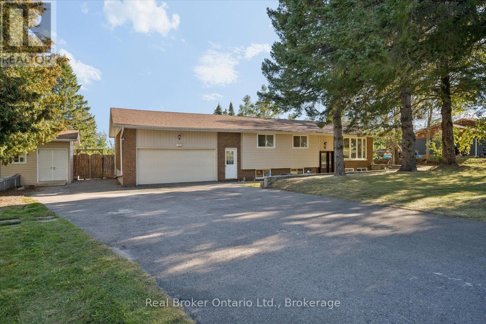 210 Patricia Crescent