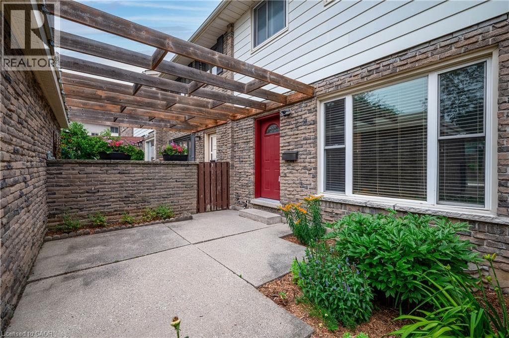 Single Family at 18 RALGREEN Crescent, Kitchener, Ontario - Photo 5 - RE/MAX Garden City Realty