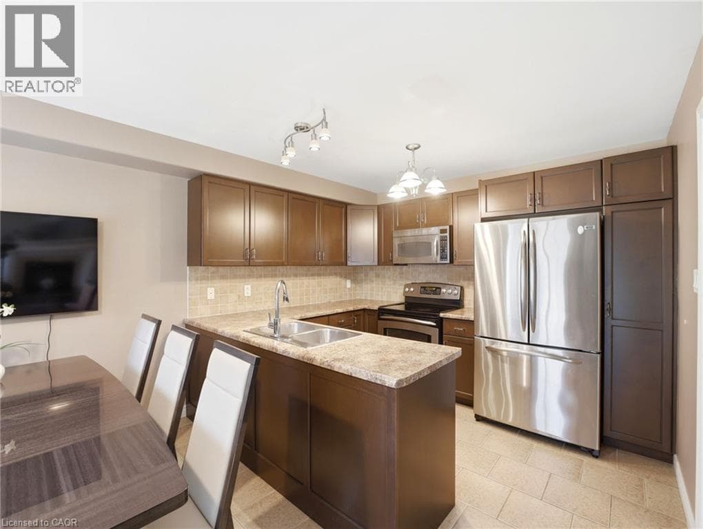 Single Family at 98 WILLOW Lane, Grimsby, Ontario - Photo 9 - RE/MAX Garden City Realty