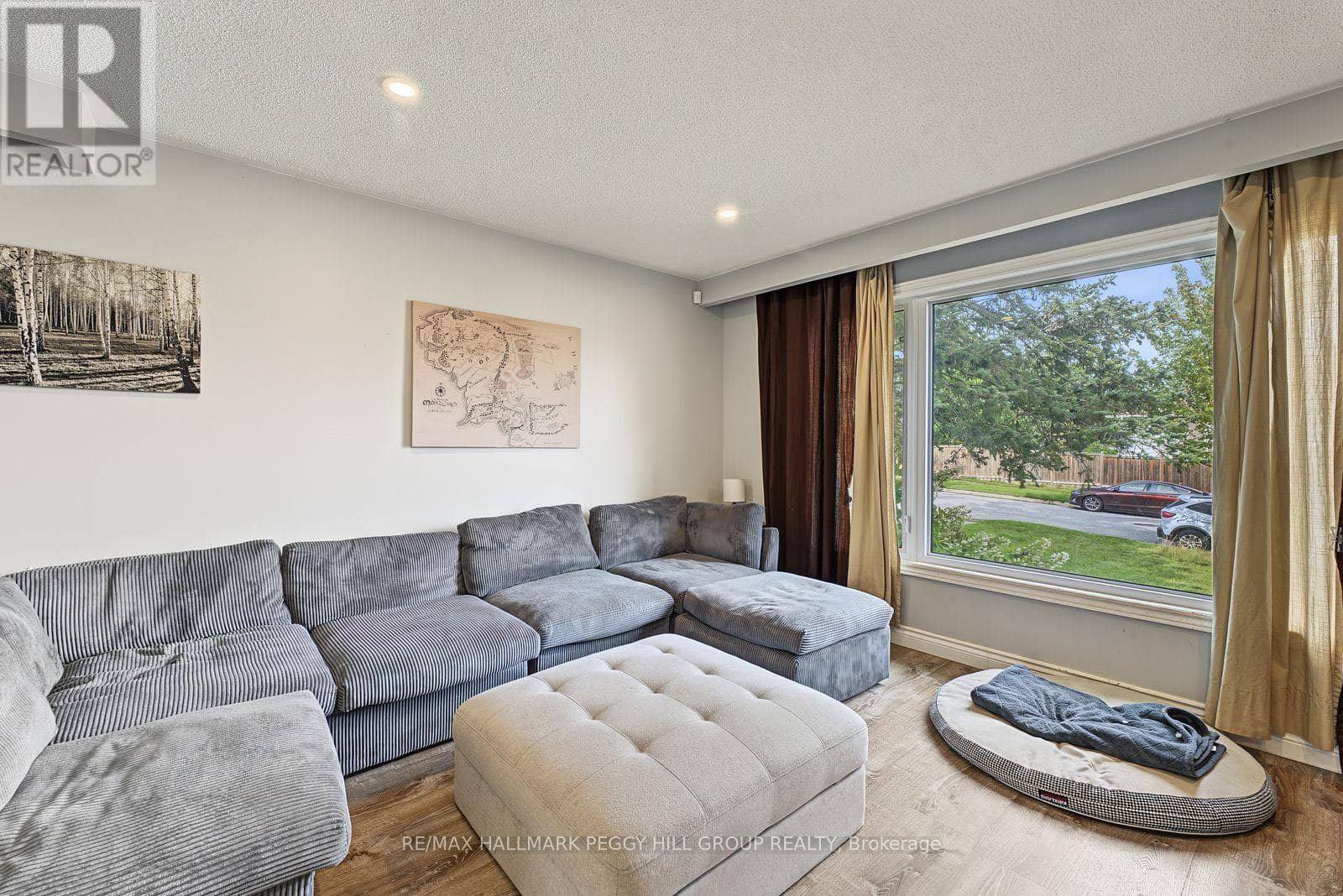 Single Family at Upper- 9 Baker Crescent, Barrie (Cundles East), Ontario - Photo 3 - RE/MAX Garden City Realty