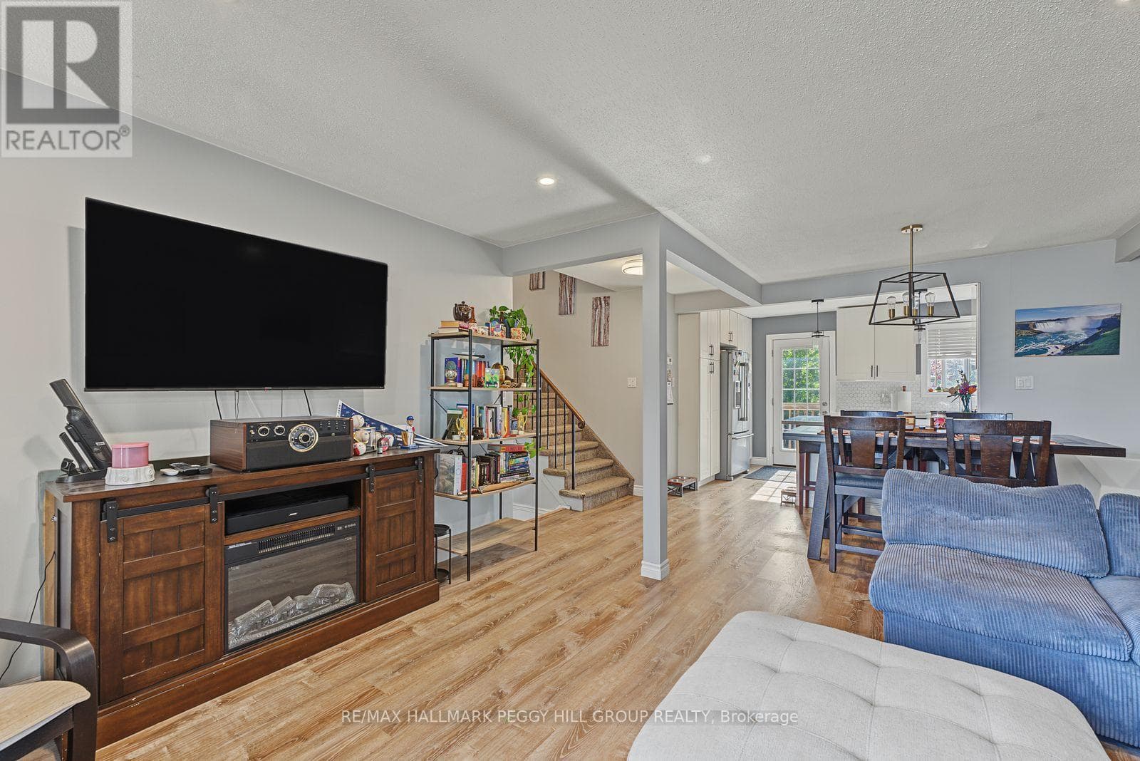 Single Family at Upper- 9 Baker Crescent, Barrie (Cundles East), Ontario - Photo 5 - RE/MAX Garden City Realty