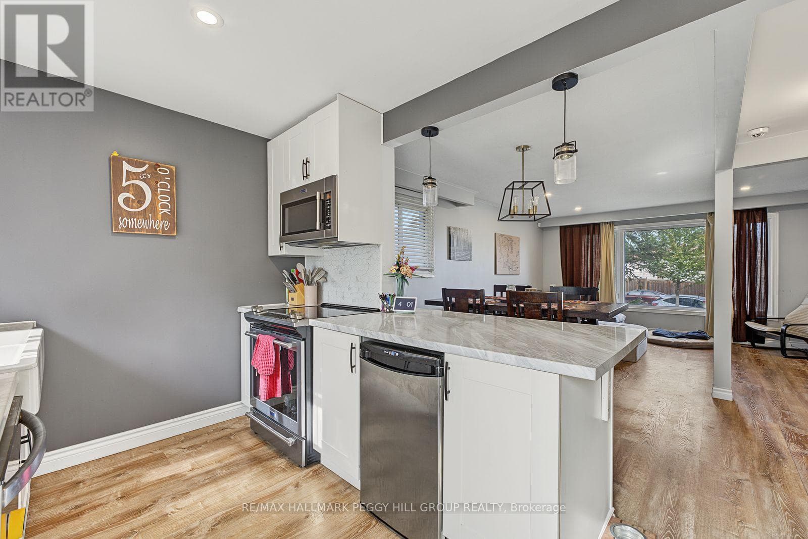 Single Family at Upper- 9 Baker Crescent, Barrie (Cundles East), Ontario - Photo 7 - RE/MAX Garden City Realty