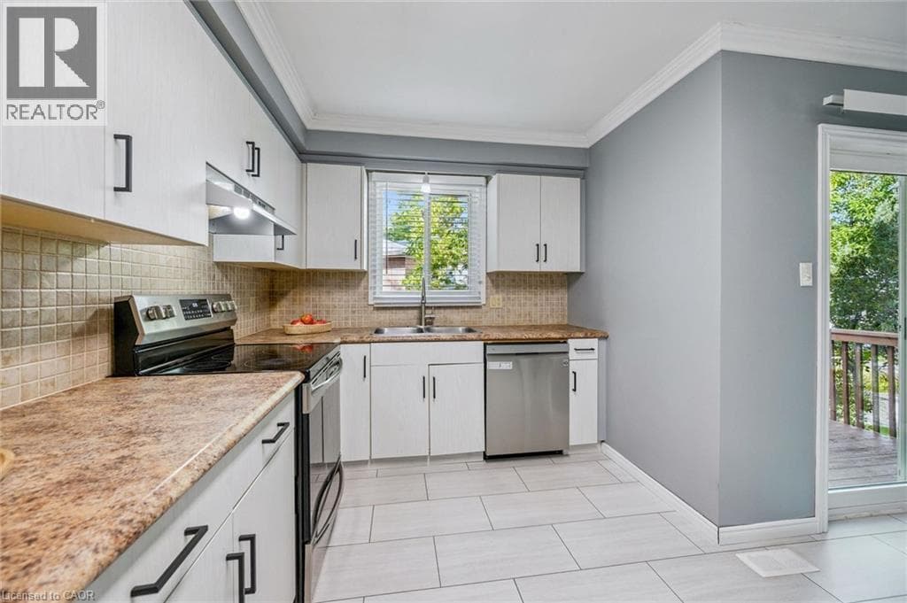 Single Family at 78 OLD HURON Court, Kitchener, Ontario - Photo 7 - RE/MAX Garden City Realty