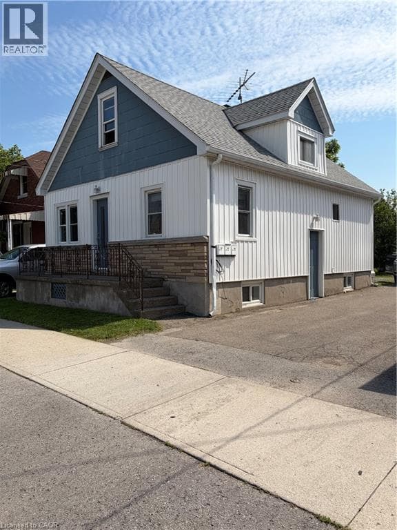 Single Family at 36 BRIGHTON Avenue, St. Catharines, Ontario - Photo 2 - RE/MAX Garden City Realty
