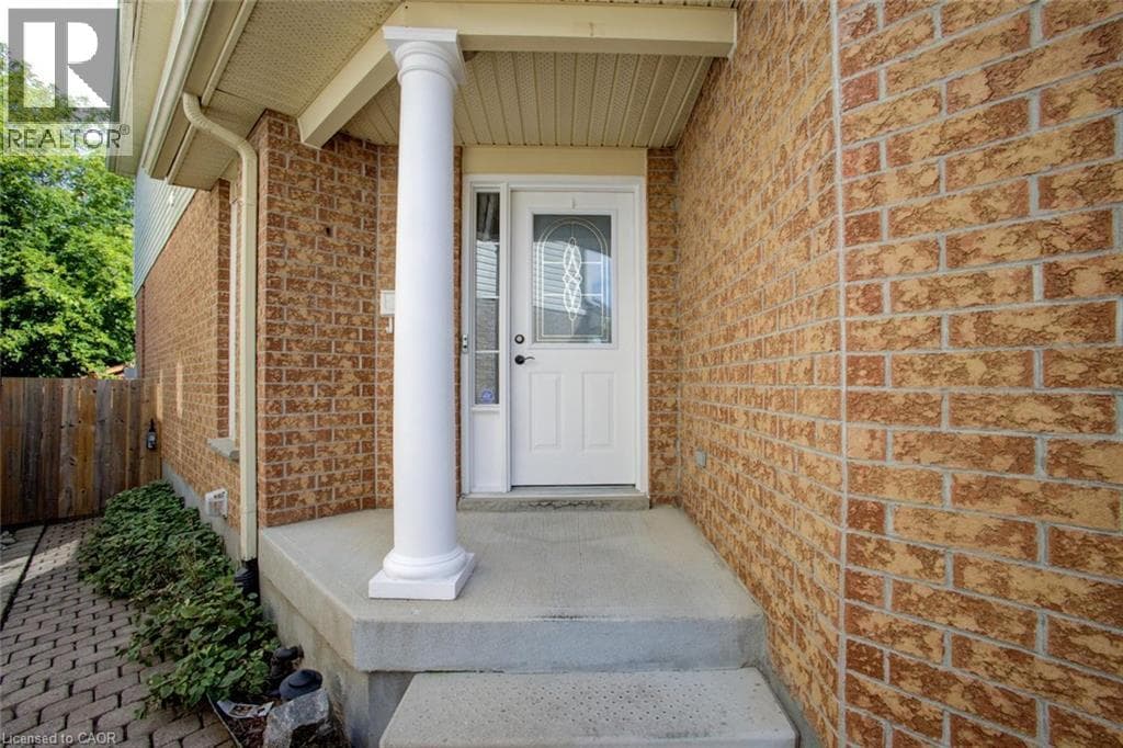 Single Family at 11 KROEGER Crescent, Cambridge, Ontario - Photo 2 - RE/MAX Garden City Realty