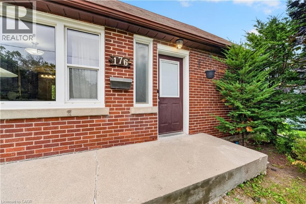 Single Family at 176 AVALON Place, Kitchener, Ontario - Photo 9 - RE/MAX Garden City Realty