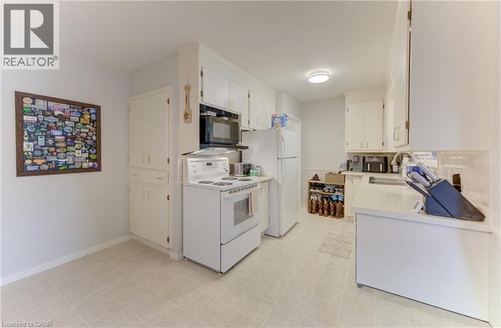 Single Family at 133 CORNELL Avenue, Kitchener, Ontario - Photo 10 - RE/MAX Garden City Realty