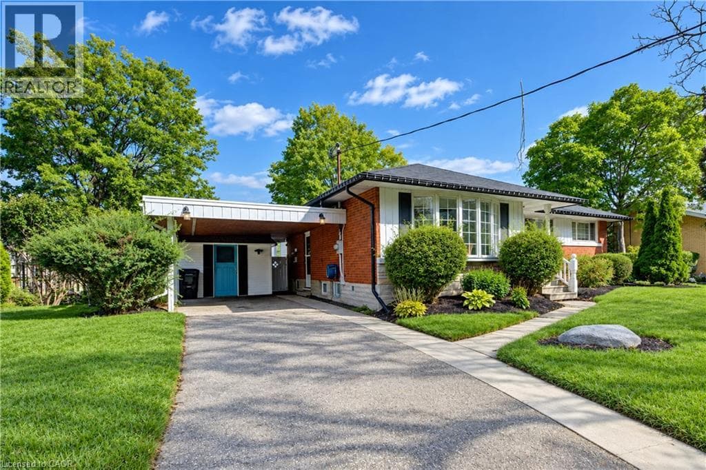 Single Family at 133 CORNELL Avenue, Kitchener, Ontario - Photo 3 - RE/MAX Garden City Realty
