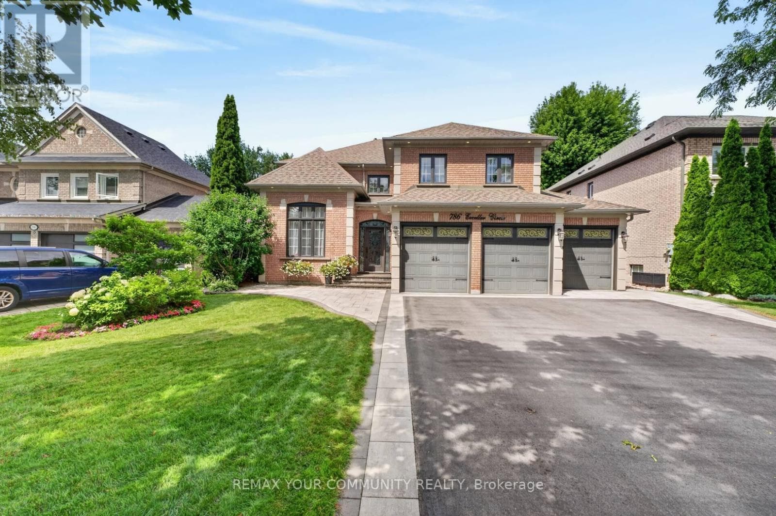 Single Family at 786 Exceller Circle, Newmarket (Stonehaven-Wyndham), Ontario - Photo 2 - RE/MAX Garden City Realty