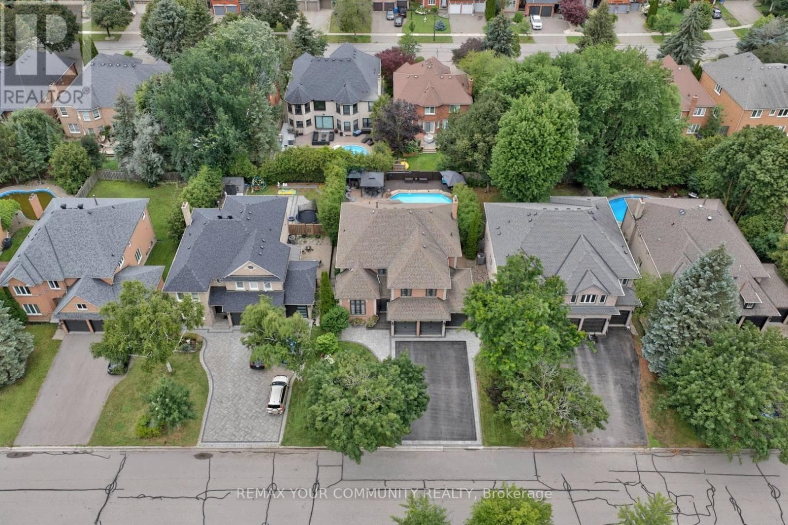 Single Family at 786 Exceller Circle, Newmarket (Stonehaven-Wyndham), Ontario - Photo 4 - RE/MAX Garden City Realty