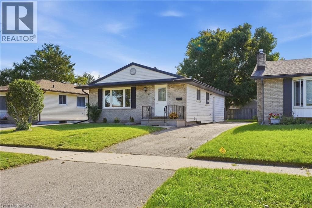 Single Family at 27 APPALACHIAN Crescent, Kitchener, Ontario - Photo 2 - RE/MAX Garden City Realty