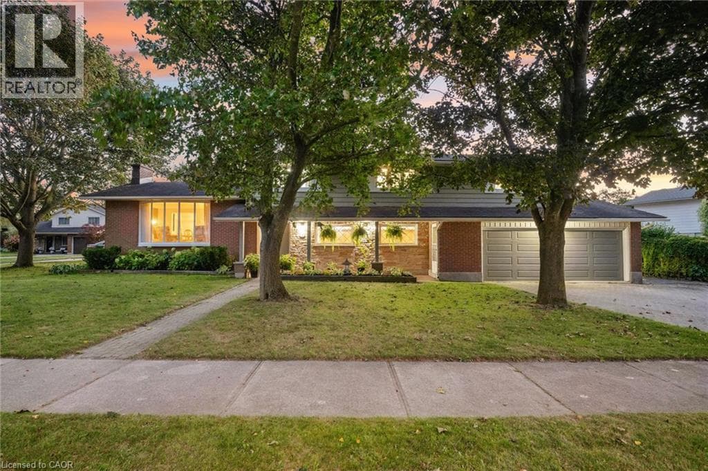 Single Family at 19 CHRISTINE Crescent, Kitchener, Ontario - Photo 3 - RE/MAX Garden City Realty