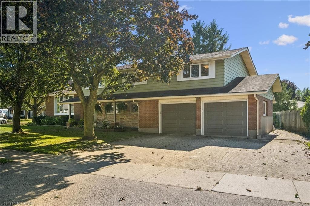 Single Family at 19 CHRISTINE Crescent, Kitchener, Ontario - Photo 6 - RE/MAX Garden City Realty