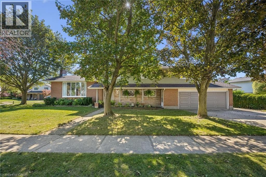 Single Family at 19 CHRISTINE Crescent, Kitchener, Ontario - Photo 4 - RE/MAX Garden City Realty