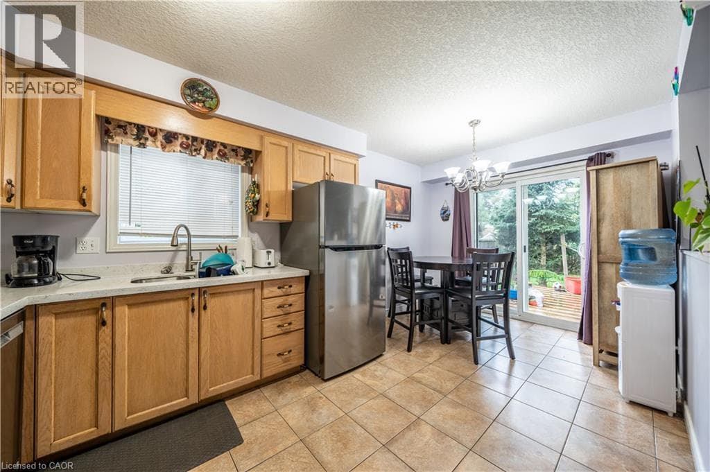 Single Family at 237 GREY FOX Drive, Kitchener, Ontario - Photo 9 - RE/MAX Garden City Realty