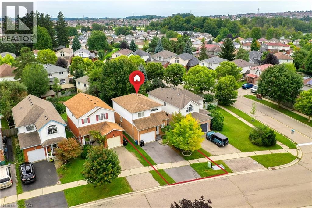 Single Family at 237 GREY FOX Drive, Kitchener, Ontario - Photo 3 - RE/MAX Garden City Realty