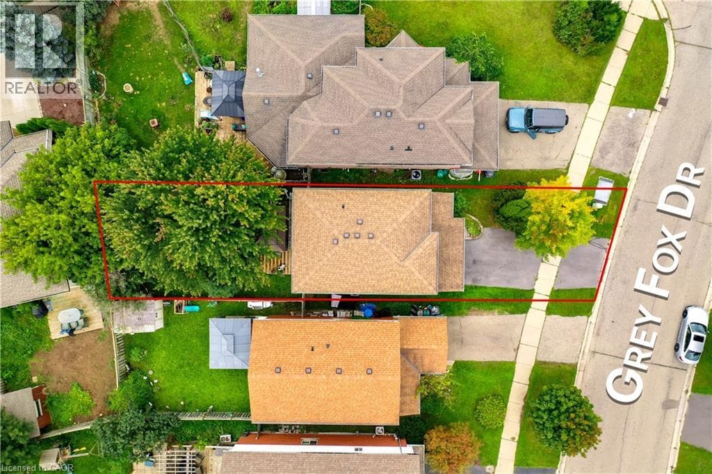Single Family at 237 GREY FOX Drive, Kitchener, Ontario - Photo 4 - RE/MAX Garden City Realty