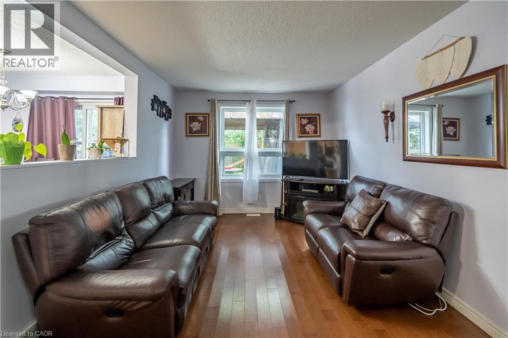 Single Family at 237 GREY FOX Drive, Kitchener, Ontario - Photo 7 - RE/MAX Garden City Realty
