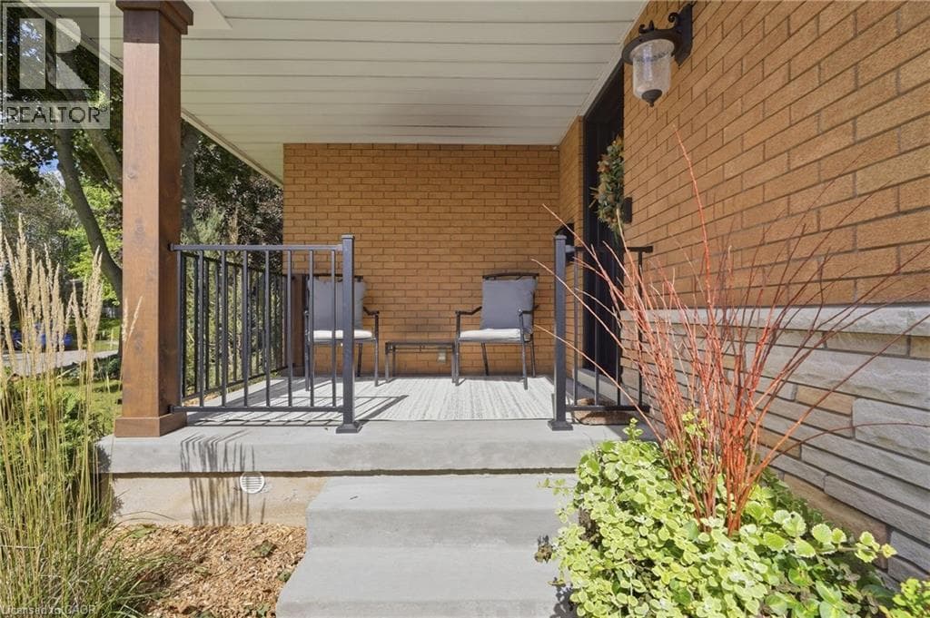 Single Family at 15 LINTON Place, Kitchener, Ontario - Photo 4 - RE/MAX Garden City Realty