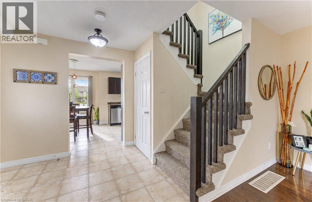 Single Family at 40- 10 FOXGLOVE Crescent, Kitchener, Ontario - Photo 5 - RE/MAX Garden City Realty