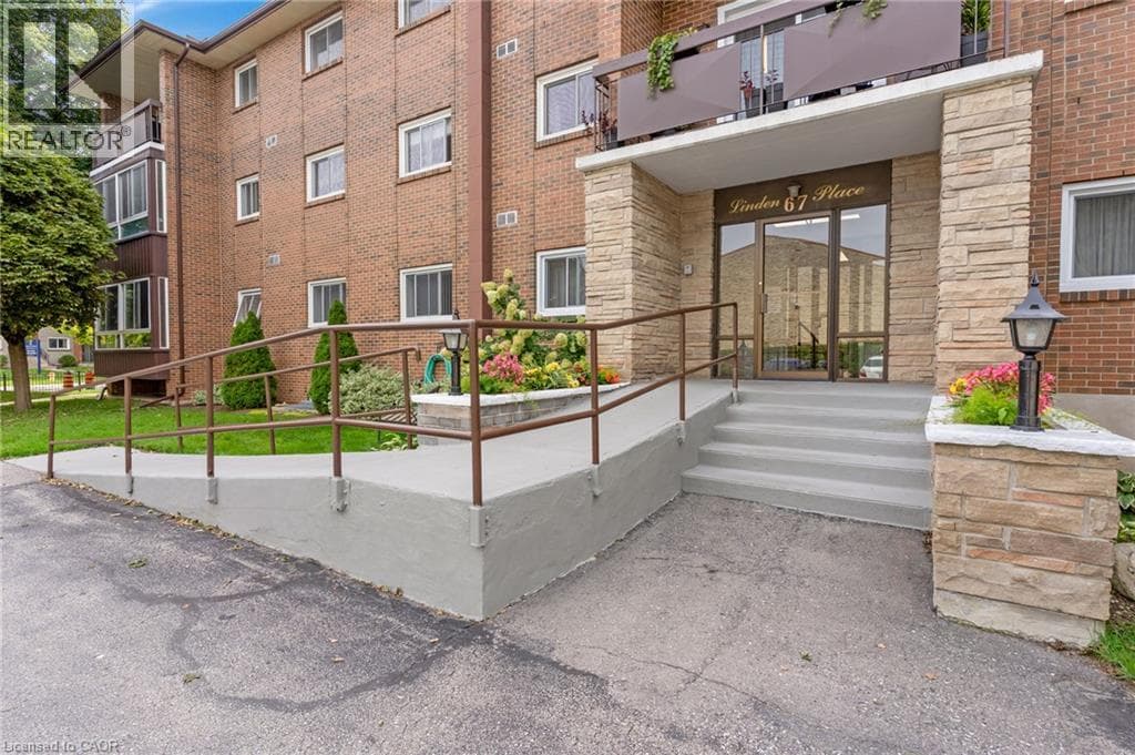 Single Family at 206- 67 BRECKENRIDGE Drive, Kitchener, Ontario - Photo 3 - RE/MAX Garden City Realty