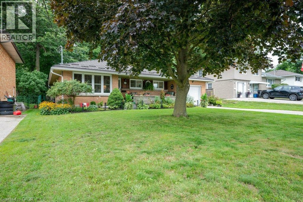 Single Family at 417 EDWIN Street, Kitchener, Ontario - Photo 3 - RE/MAX Garden City Realty