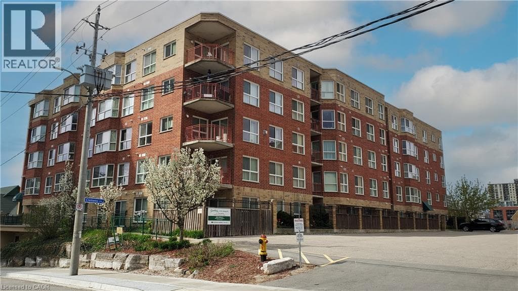Single Family at 404- 20 ST. GEORGE Street, Kitchener, Ontario - Photo 4 - RE/MAX Garden City Realty
