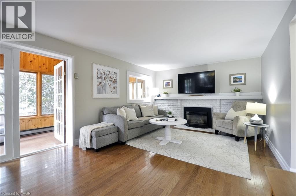 Single Family at 6 CRICKET HOLLOW Place, Kitchener, Ontario - Photo 2 - RE/MAX Garden City Realty