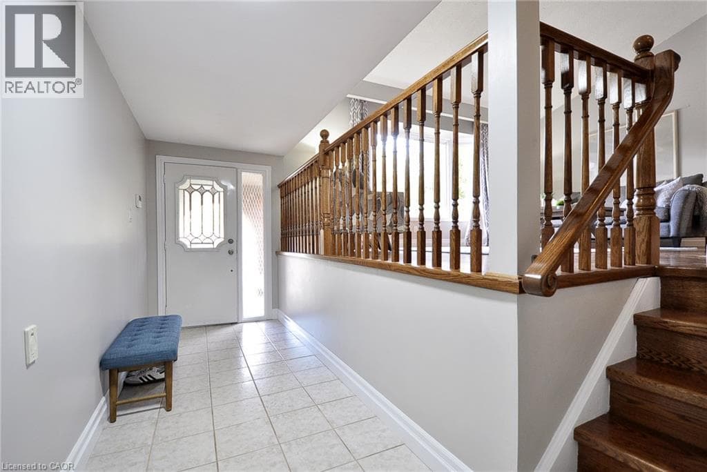 Single Family at 6 CRICKET HOLLOW Place, Kitchener, Ontario - Photo 6 - RE/MAX Garden City Realty