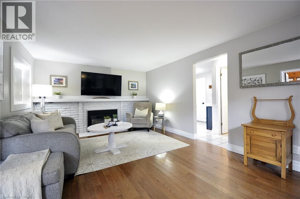 Single Family at 6 CRICKET HOLLOW Place, Kitchener, Ontario - Photo 7 - RE/MAX Garden City Realty