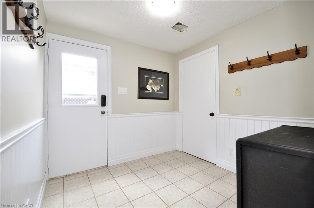 Single Family at 6 CRICKET HOLLOW Place, Kitchener, Ontario - Photo 9 - RE/MAX Garden City Realty