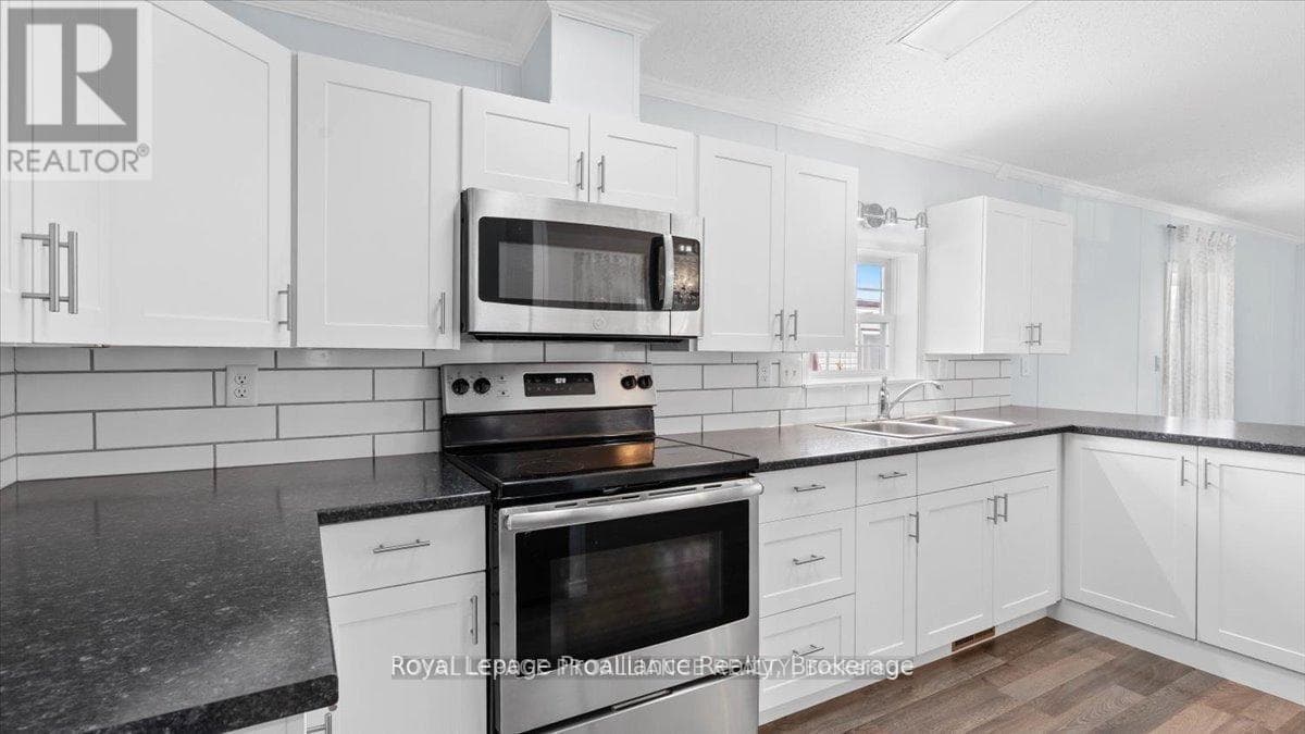 Single Family at 18- 311 Dundas Street, Quinte West (Trenton Ward), Ontario - Photo 10 - RE/MAX Garden City Realty