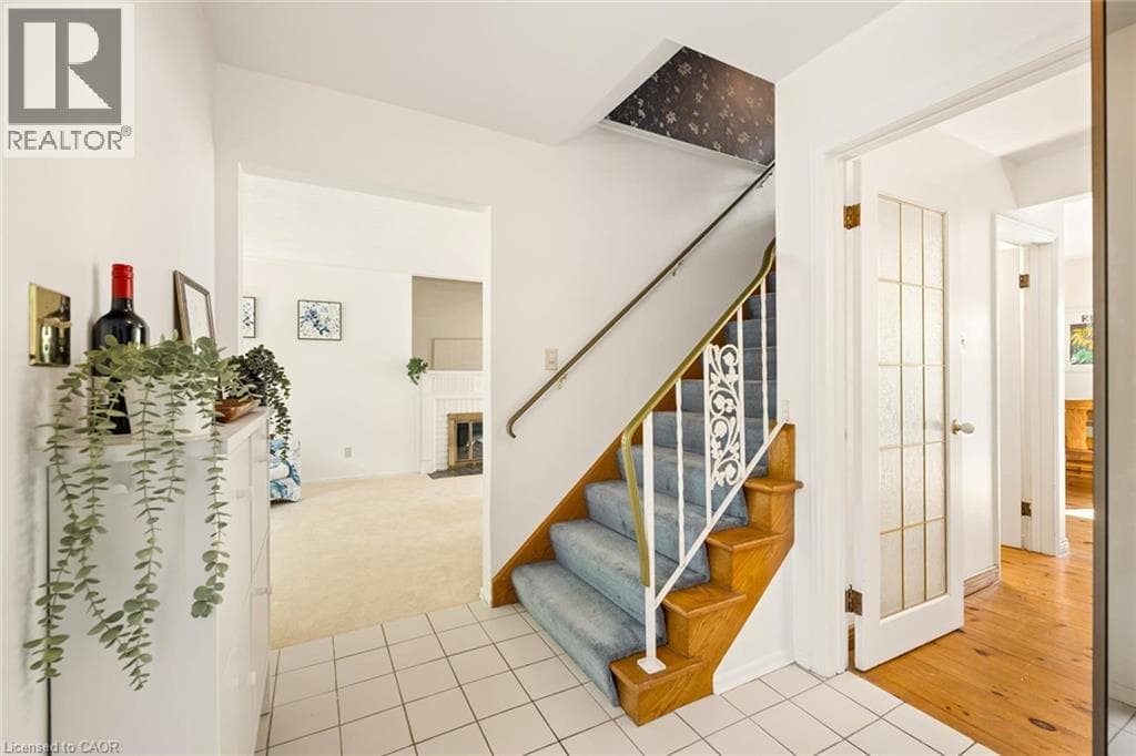 Single Family at 351 CRAIGLEITH Drive, Waterloo, Ontario - Photo 7 - RE/MAX Garden City Realty