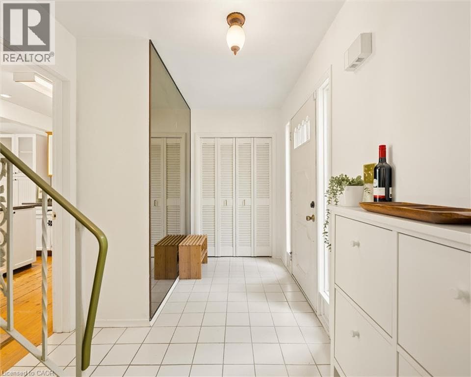 Single Family at 351 CRAIGLEITH Drive, Waterloo, Ontario - Photo 6 - RE/MAX Garden City Realty