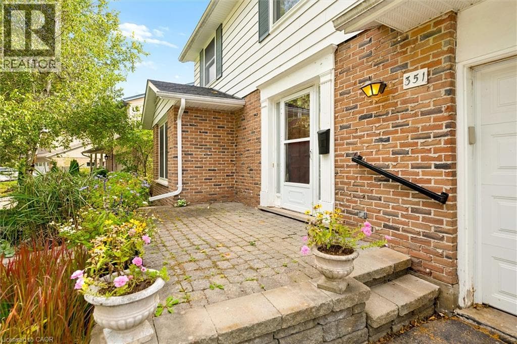 Single Family at 351 CRAIGLEITH Drive, Waterloo, Ontario - Photo 5 - RE/MAX Garden City Realty