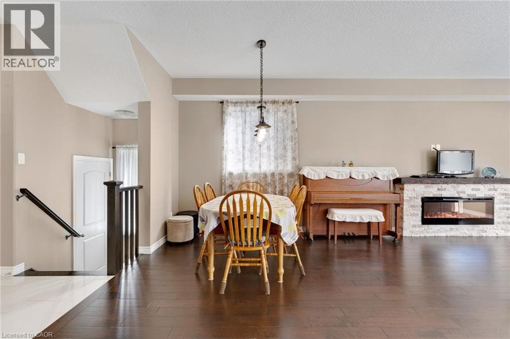 Single Family at 621 SUNDEW Drive, Waterloo, Ontario - Photo 10 - RE/MAX Garden City Realty