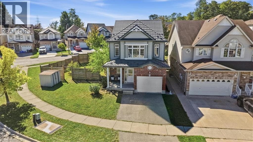 Single Family at 430 MOUNTAIN LAUREL Crescent, Kitchener, Ontario - Photo 3 - RE/MAX Garden City Realty